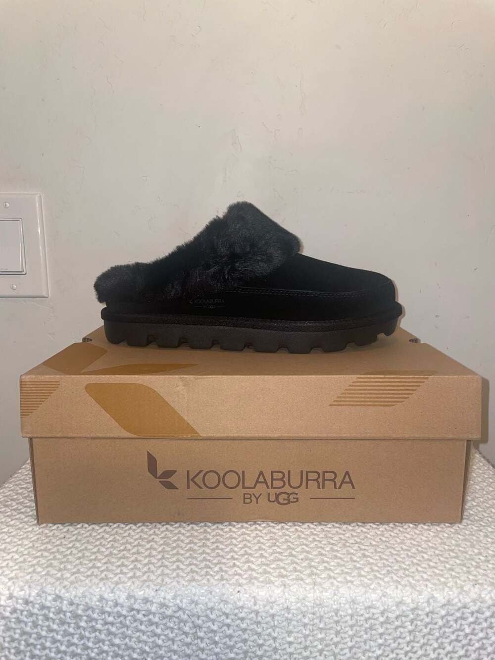 Koolaburra by UGG W Tizzey Black Suede Faux Fur Slippers Size 10
